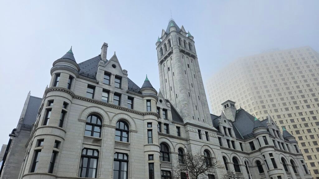 Image of the Federal Courthouse in Milwaukee