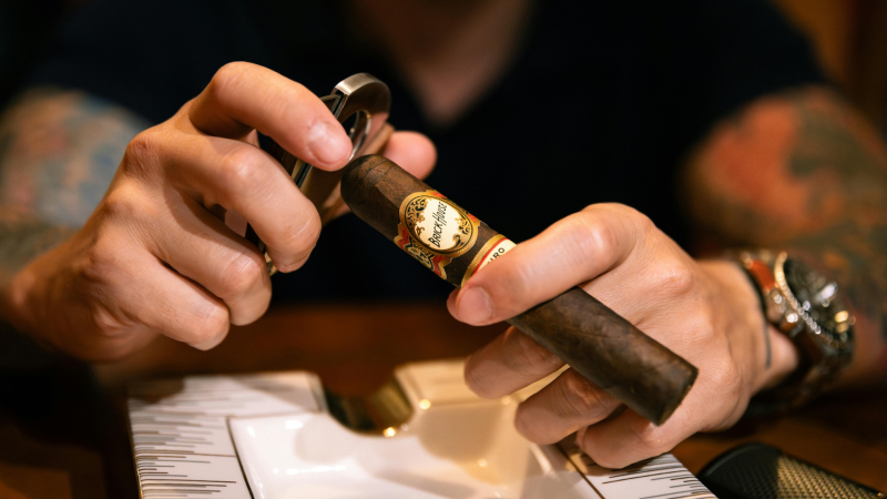 Man holding a cigar. By Aleksandar Andreev via Pexels.
