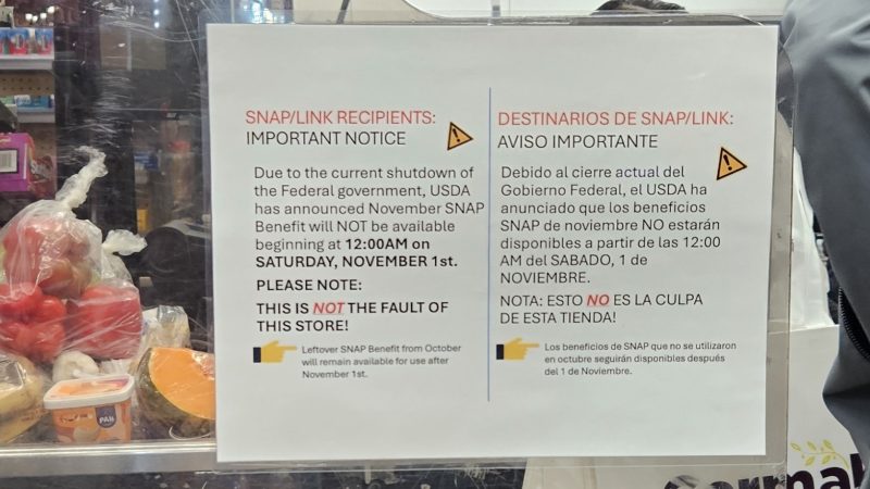 A sign at a West Milwaukee grocery store Nov. 1, 2025, informed customers of a pause in SNAP benefits. Photo by David Wise, WisPolitics-State Affairs.